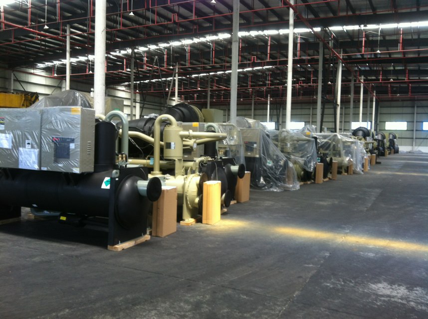 回收二手特靈水冷螺桿式冷水機(jī)組RTWB