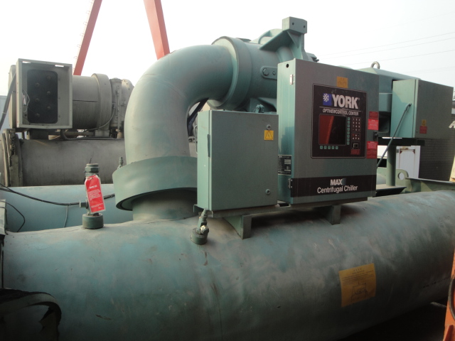 回收二手約克YEWS水冷螺桿機(jī)組